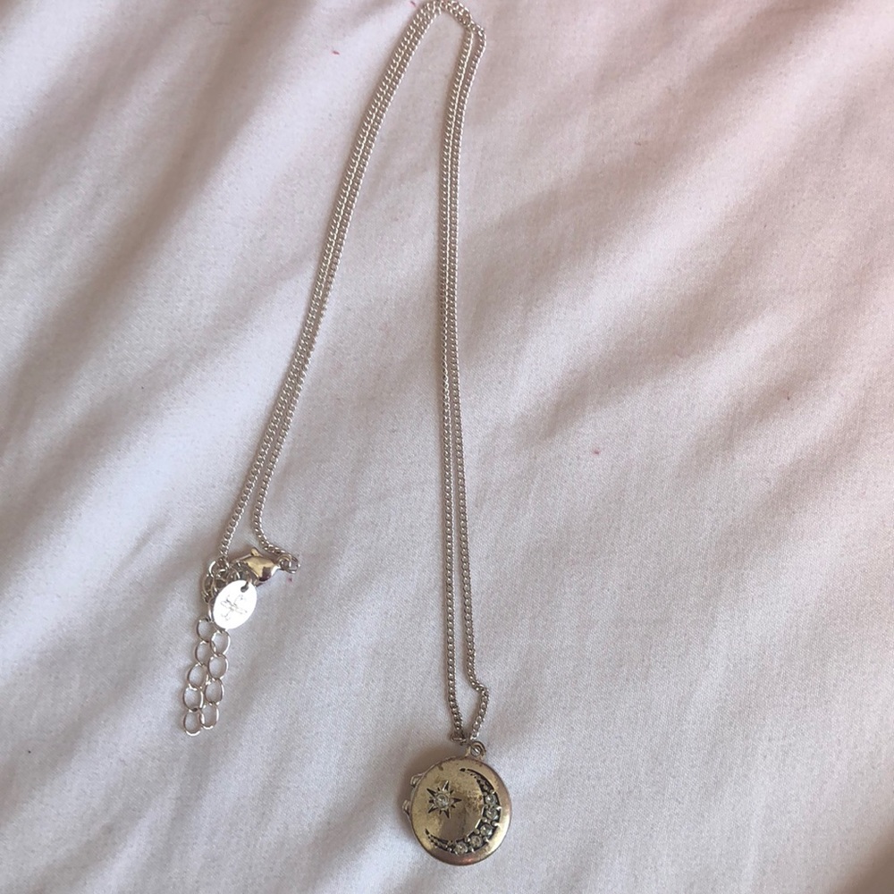 Dainty necklace locket